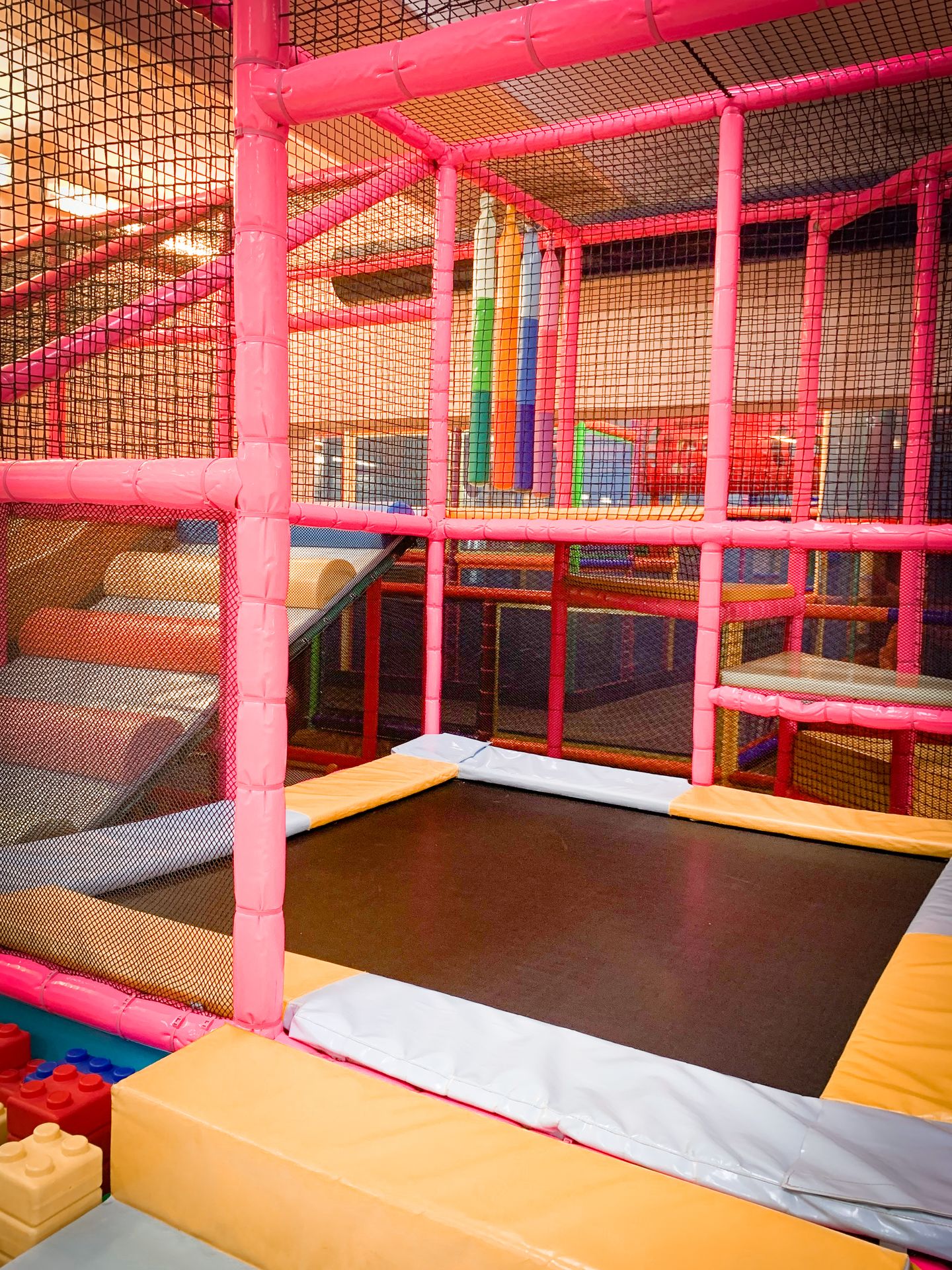 Trampoline dans un parc de jeux